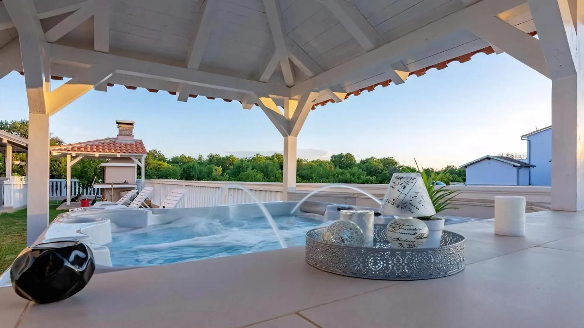 Ferienwohnung Mit Jacuzzi In Villa Mit Parkplatz Ližnjan 0*,  Croacia
