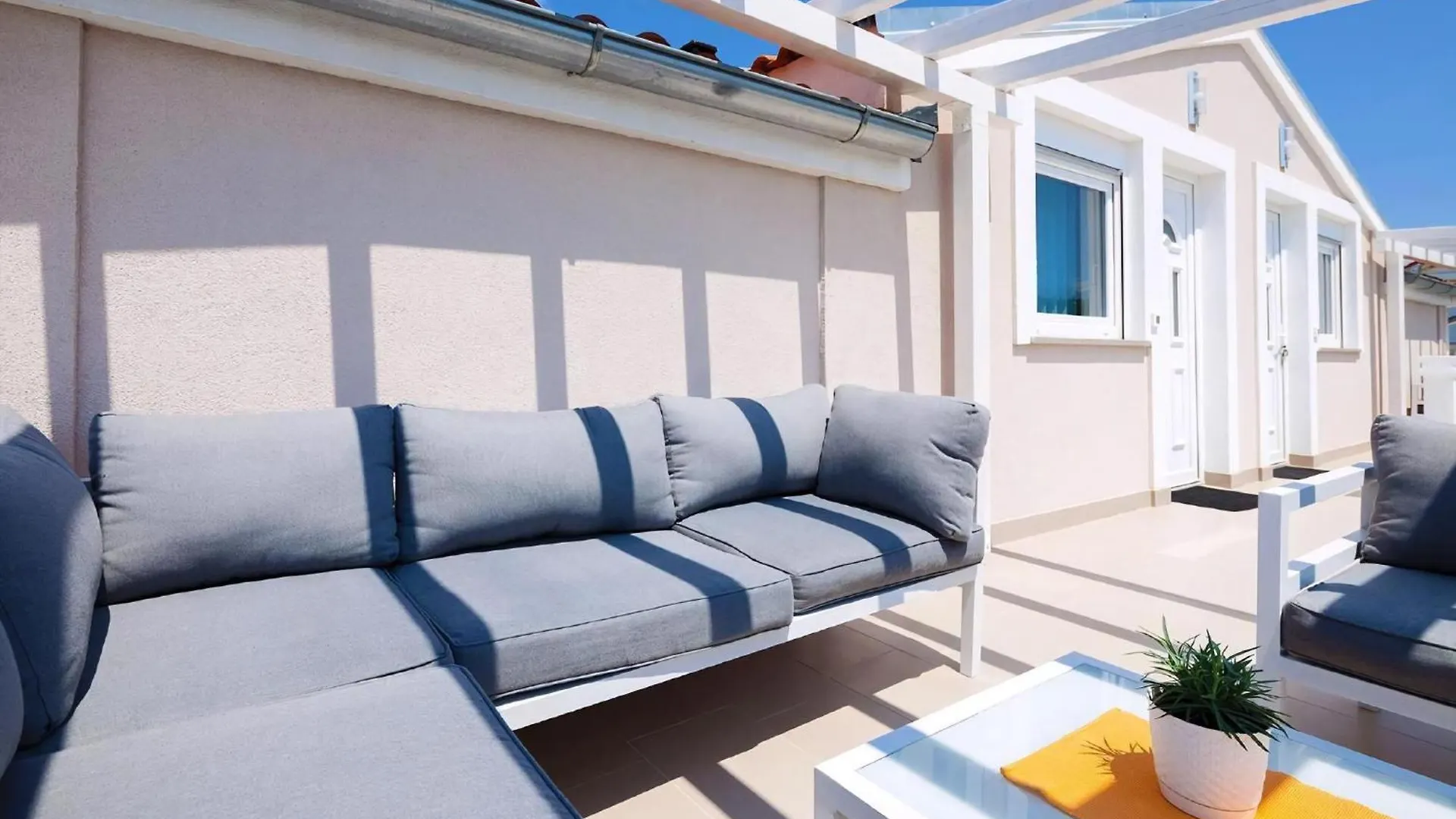 Ferienwohnung Mit Jacuzzi In Villa Mit Parkplatz Ližnjan Apartamento