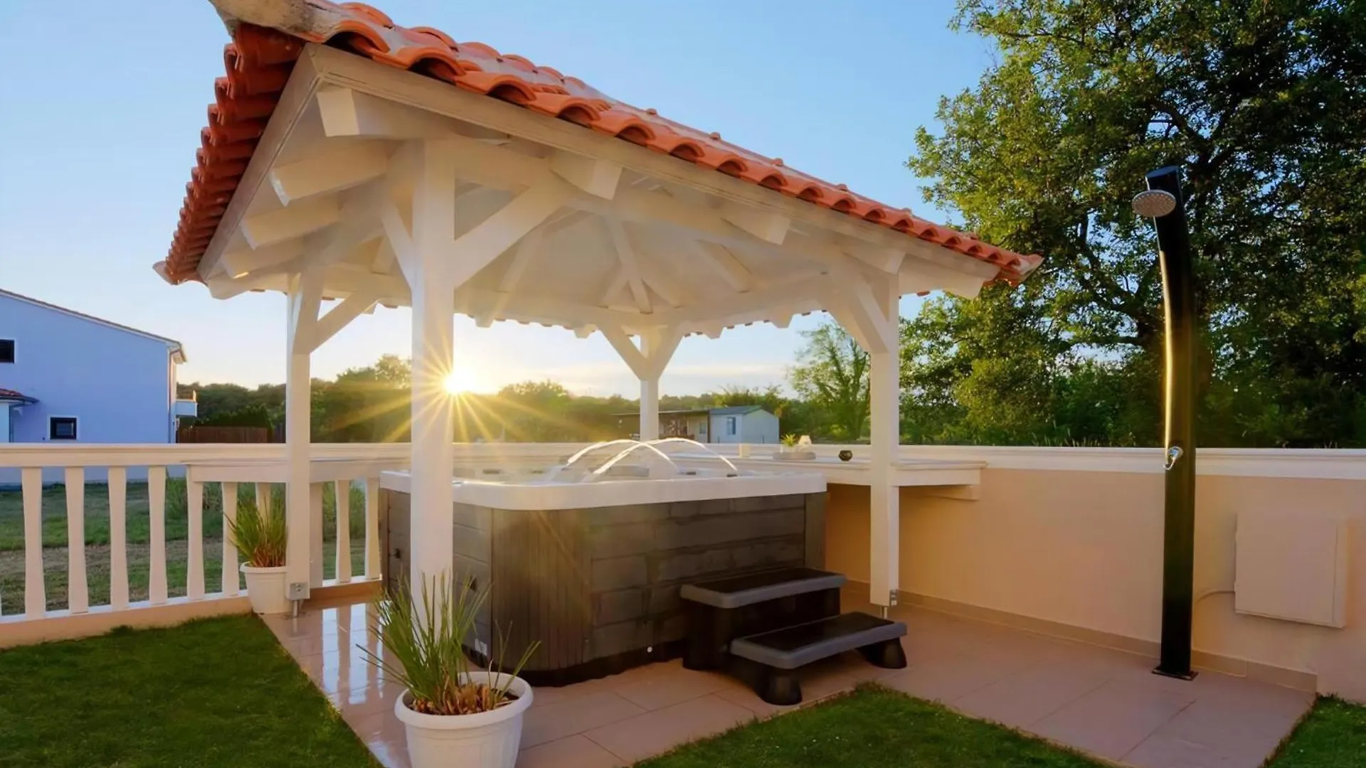 Ferienwohnung Mit Jacuzzi In Villa Mit Parkplatz Ližnjan Apartamento