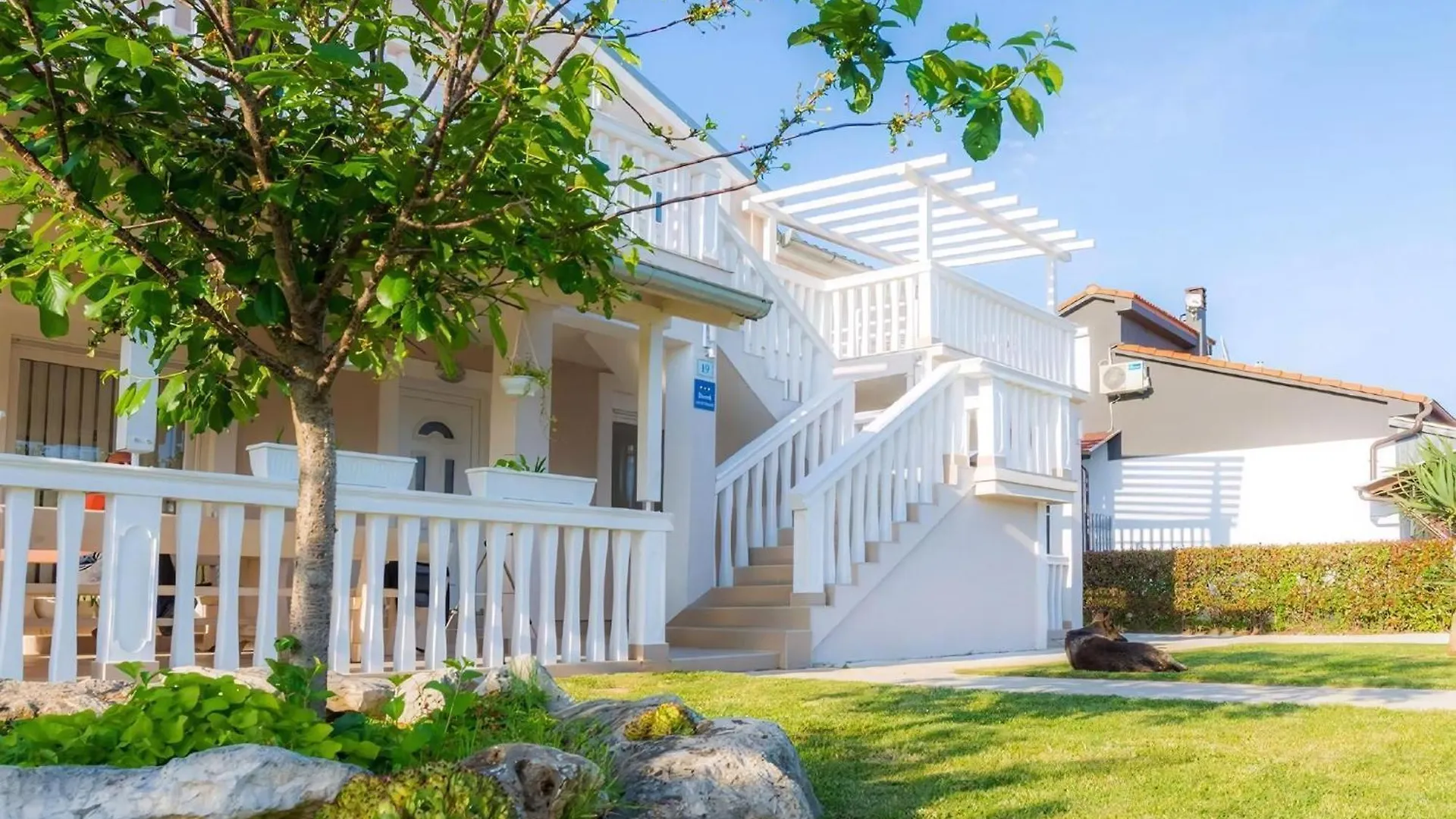 Apartment Ferienwohnung Mit Jacuzzi In Villa Mit Parkplatz Liznjan
