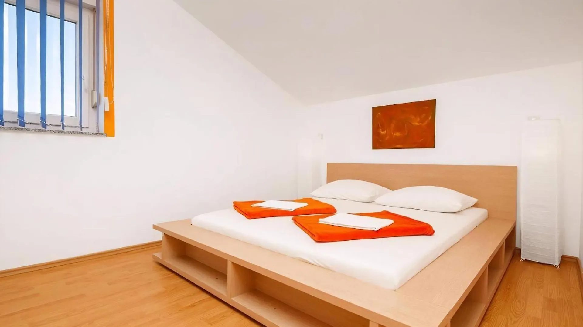 Ferienwohnung Mit Jacuzzi In Villa Mit Parkplatz Liznjan 0*,  Croatia