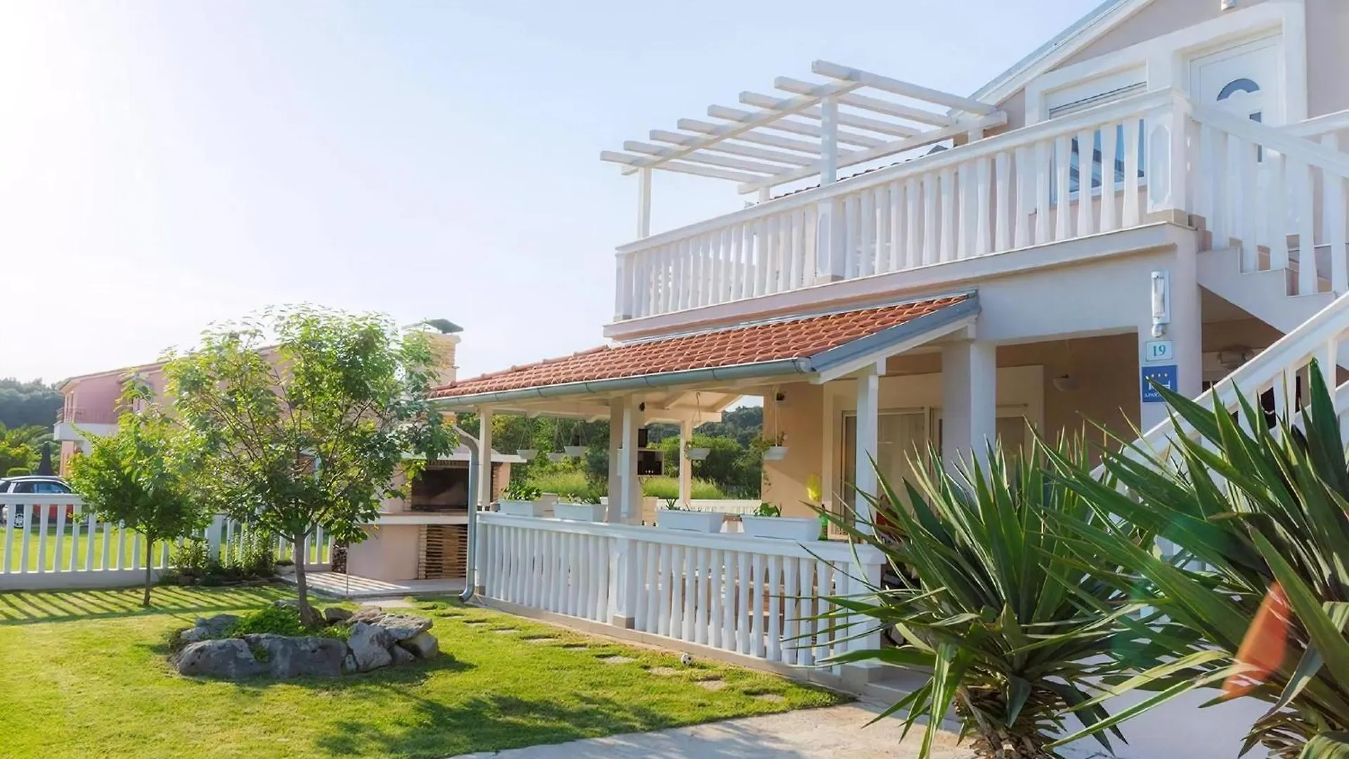 Apartment Ferienwohnung Mit Jacuzzi In Villa Mit Parkplatz Liznjan Croatia