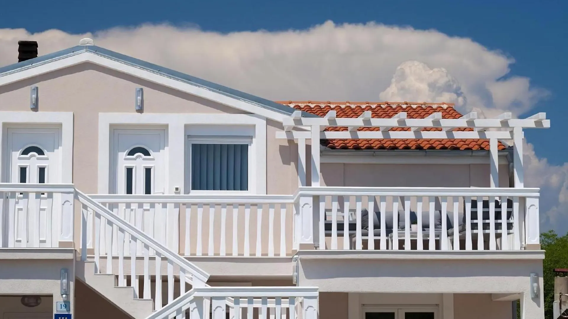 Ferienwohnung Mit Jacuzzi In Villa Mit Parkplatz Liznjan Apartment