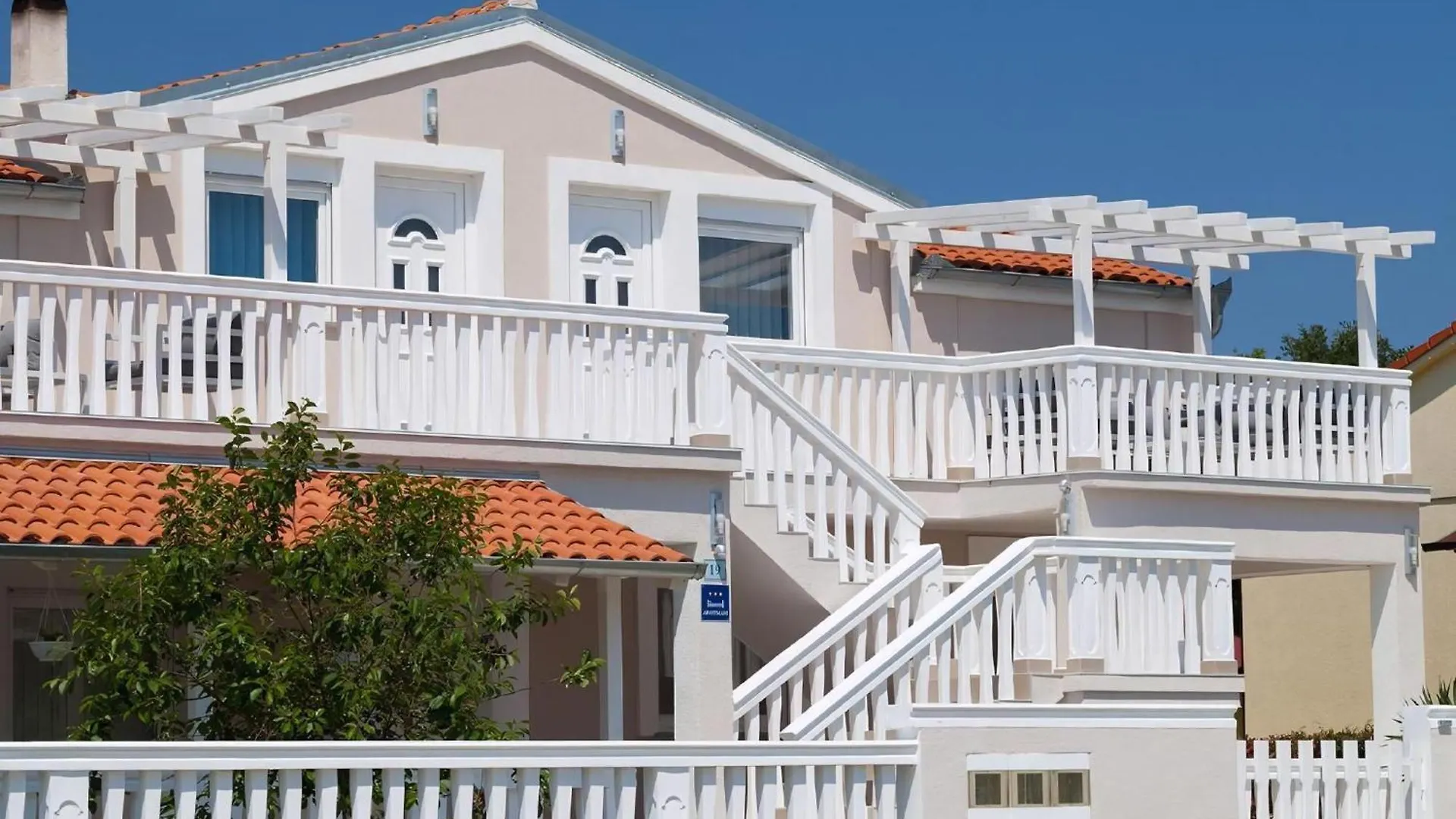 Ferienwohnung Mit Jacuzzi In Villa Mit Parkplatz Liznjan Croatia